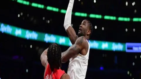 猛龙加时险负掘金，公牛逆风逆袭灰熊成功